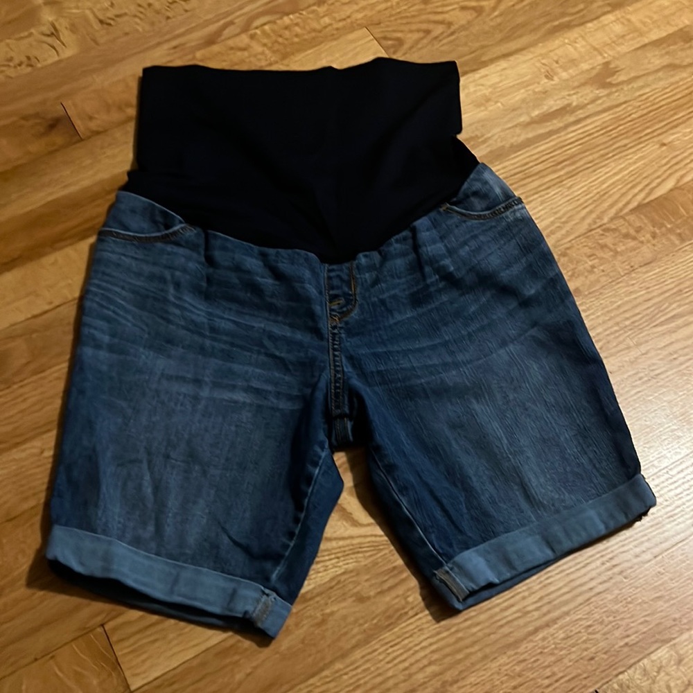 Liz Lange Maternity Shorts.
